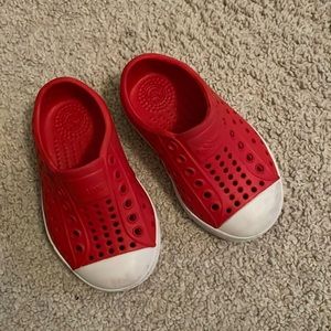 TODDLER NATIVE JEFFERSON TORCH RED SLIP ON SHOES C 5 WATER SUMMER